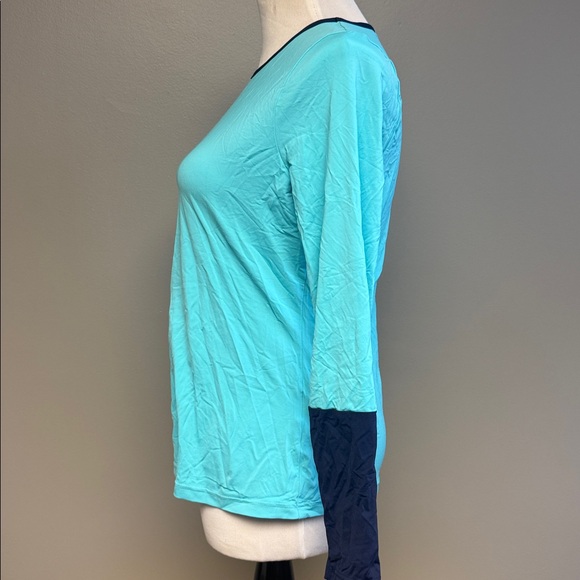 Lands’ End Aqua Long Sleeve Performance Stretch Top Size S - Picture 3 of 4